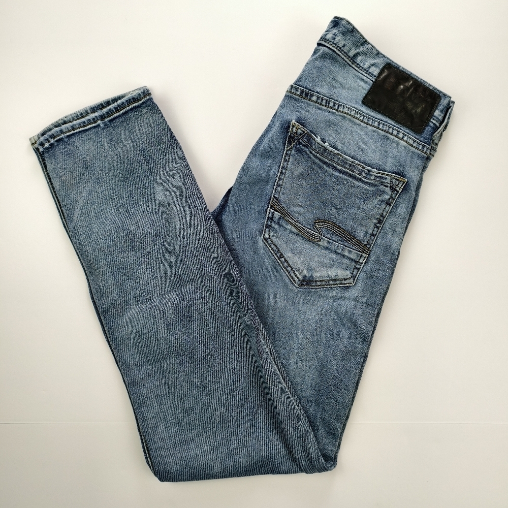 Silver Jeans Co Eddie Women 29x32 Distressed Straight Leg Denim